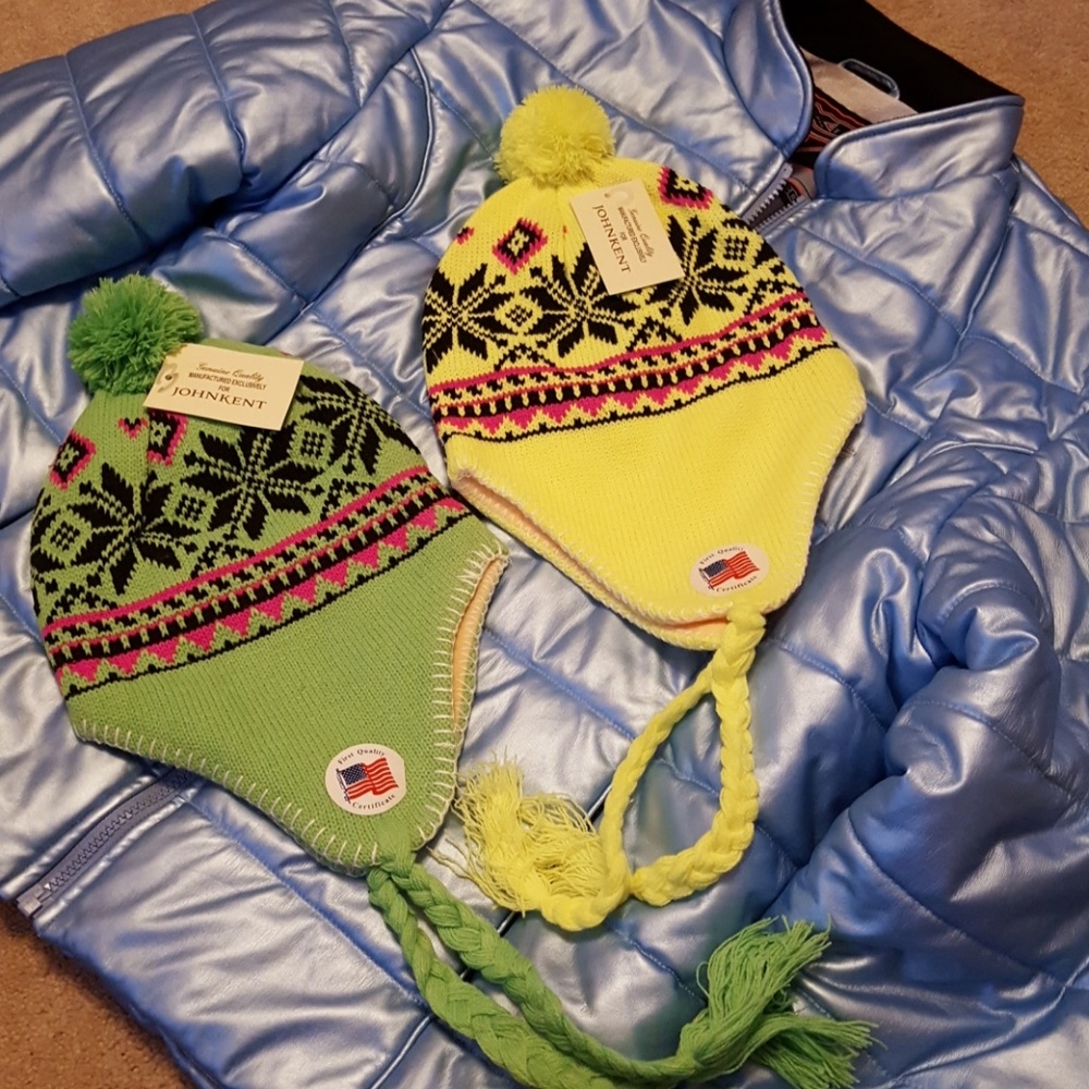 New 2 hats  one size fits all green & yellow